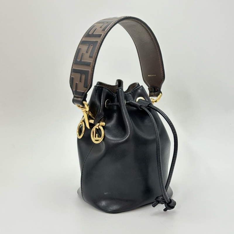 FENDI 黑金抽繩手提肩背斜背mini水桶包12*17.5*10 98新配件塵袋-2