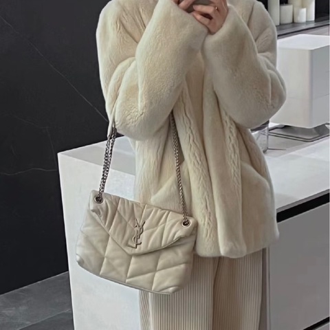 YSL LOULOU系列白色銀扣肩背斜背泡芙雲朵包32*22*13 98新配件塵袋