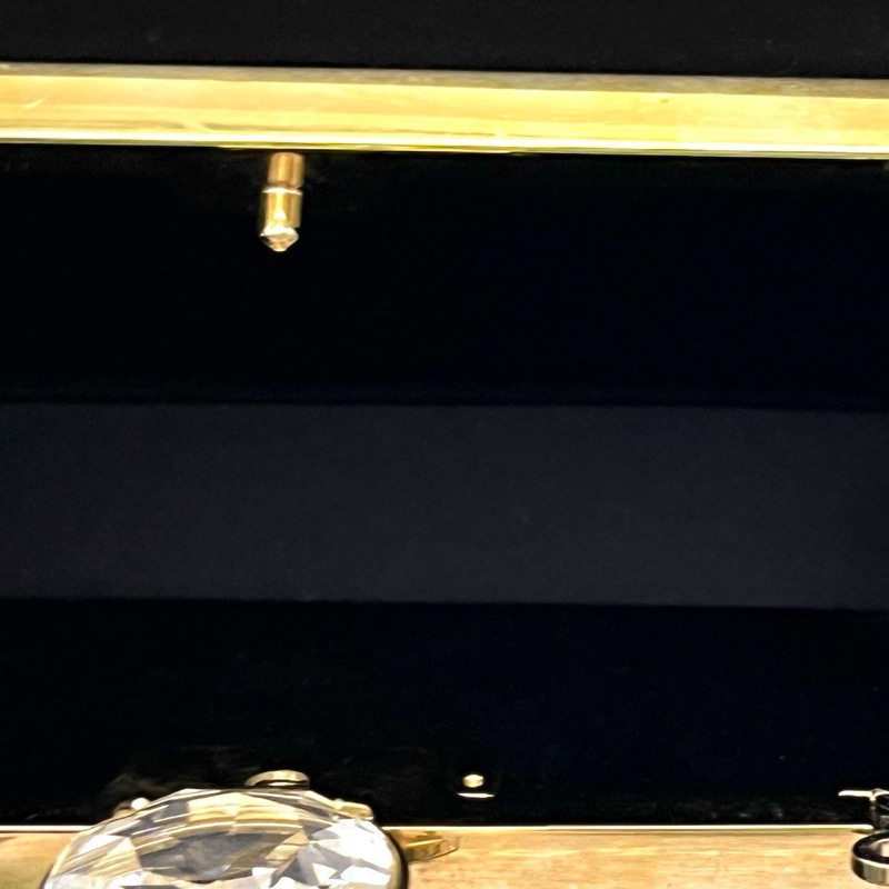 MIUMIU 黑金鑽扣肩背斜背鏈條包19*12*4 98新配件塵袋-2