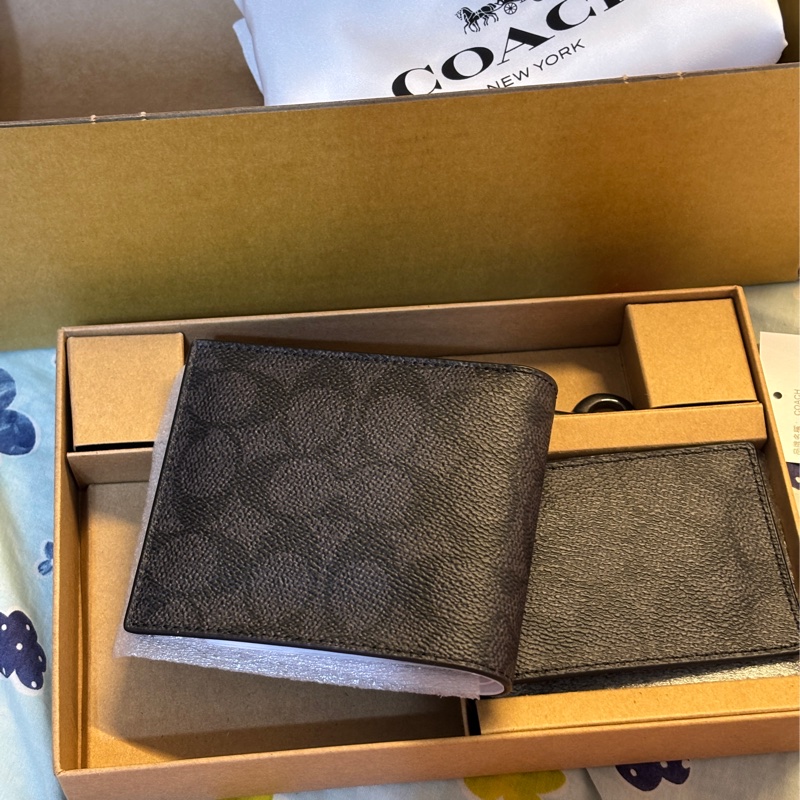 【COACH】經典LOGO三合一皮夾（碳灰色/黑色）-1