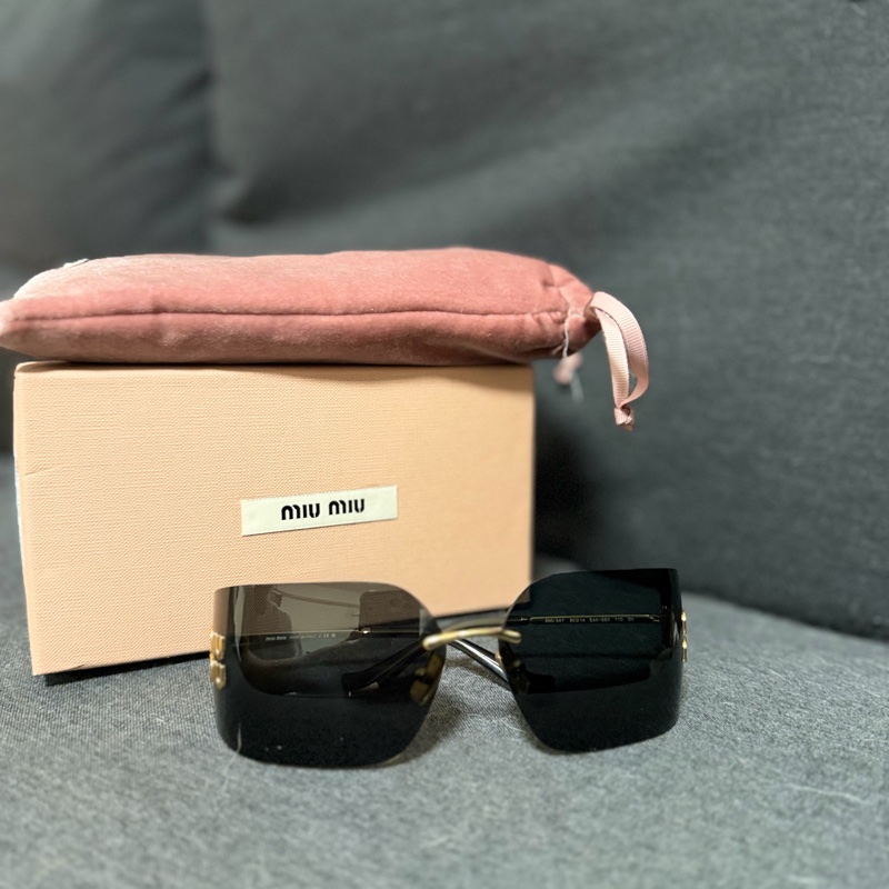Miumiu墨鏡張元英同款-1