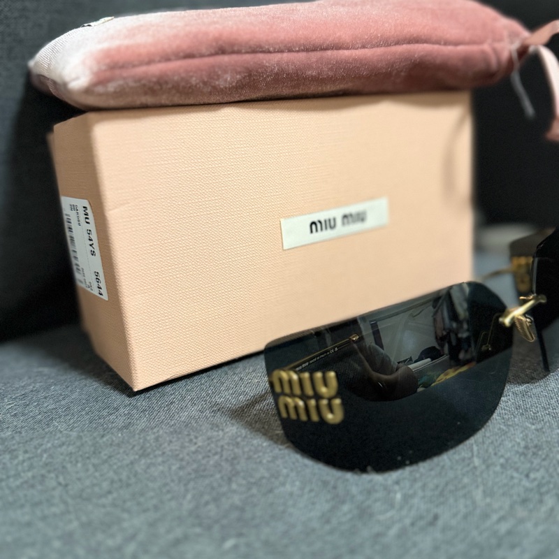 Miumiu墨鏡張元英同款-4