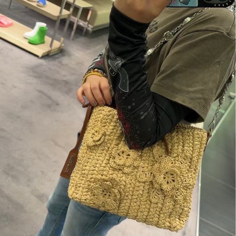 MiuMiu 拉菲草編織tote水桶包24*19*12cm 98新配件塵袋-0