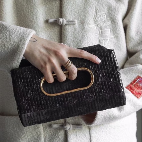 LV限量手提包 漆皮拼絨面24*16*5 98新配件塵袋