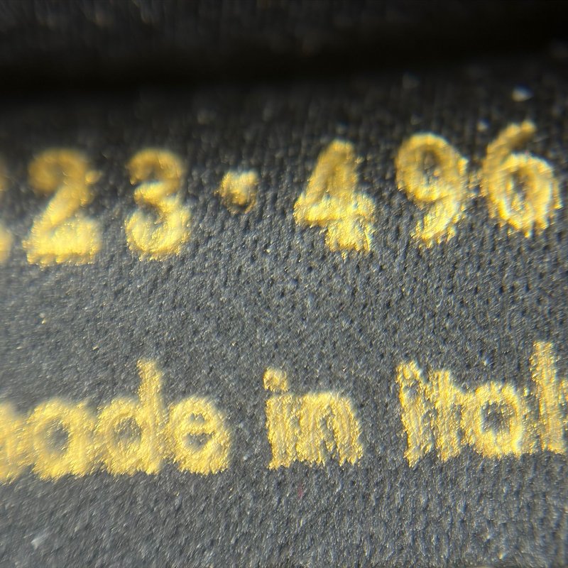 Saint Laurent（YSL）Belle de Jour 系列 金屬色手拿包-1