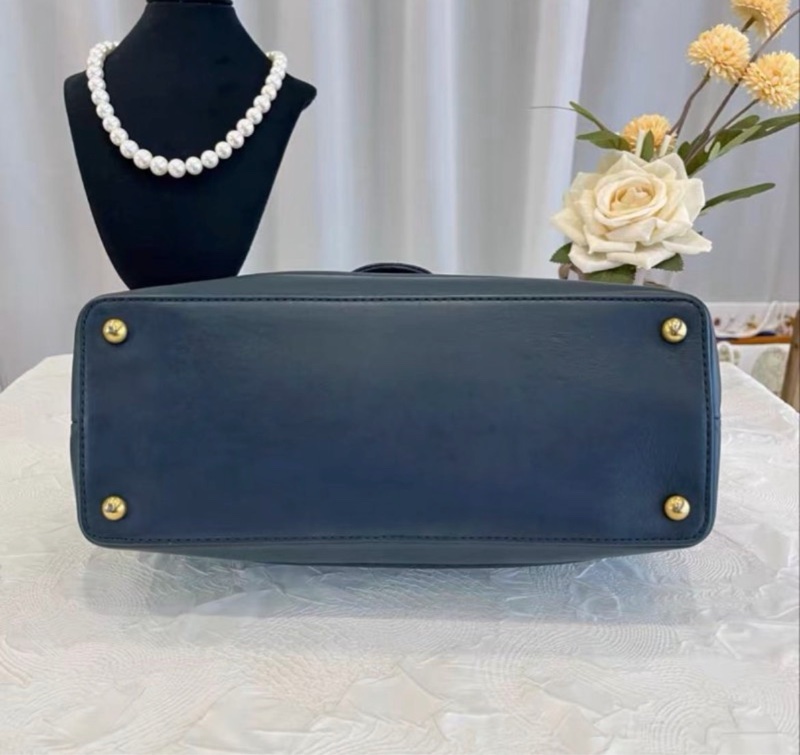 Chanel 海軍藍金色手柄荔枝紋手提斜背包 27*15*11 98新配件塵袋-3