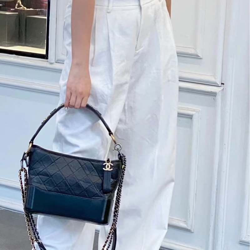 香奈兒流浪包Chanel黑色揉製牛皮新中號設計手把流浪包AS1582-2