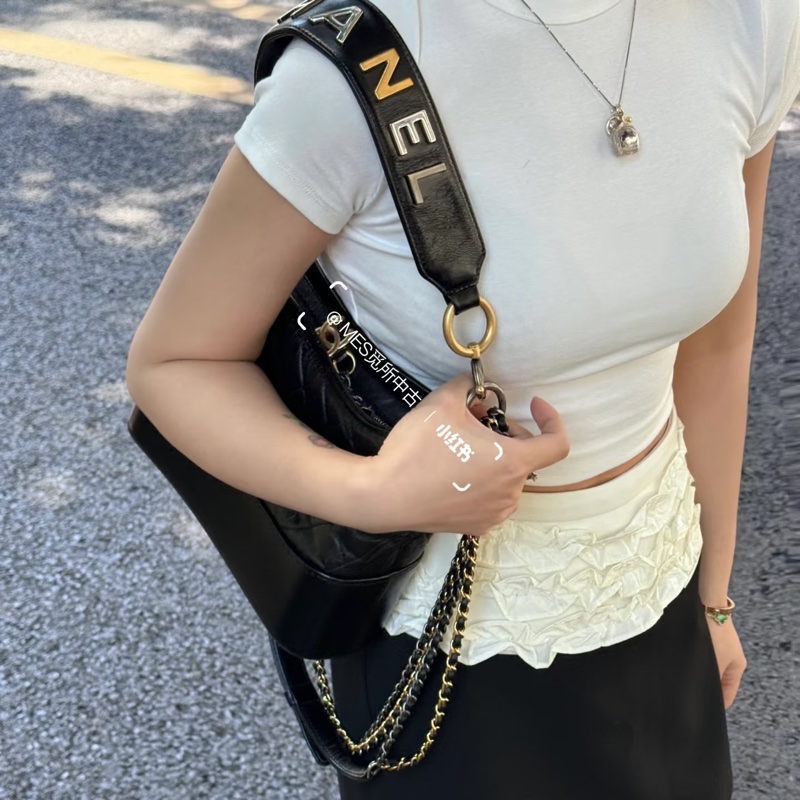 香奈兒流浪包Chanel黑色揉製牛皮新中號設計手把流浪包AS1582-3