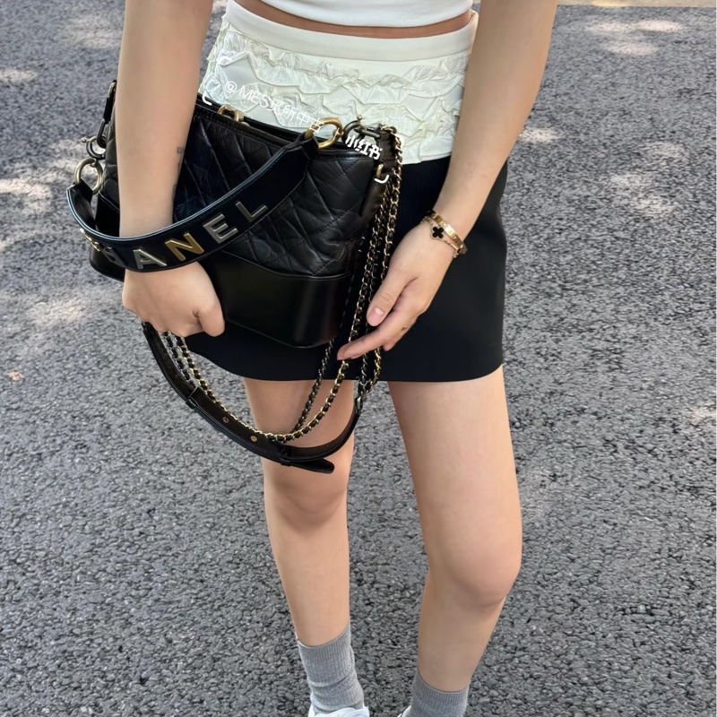 香奈兒流浪包Chanel黑色揉製牛皮新中號設計手把流浪包AS1582-4