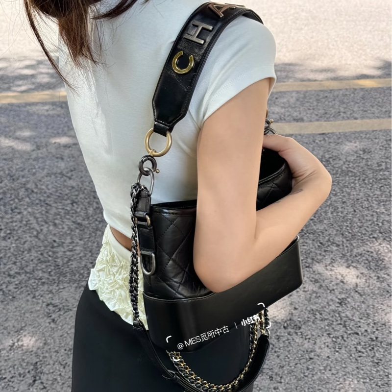 香奈兒流浪包Chanel黑色揉製牛皮新中號設計手把流浪包AS1582-5