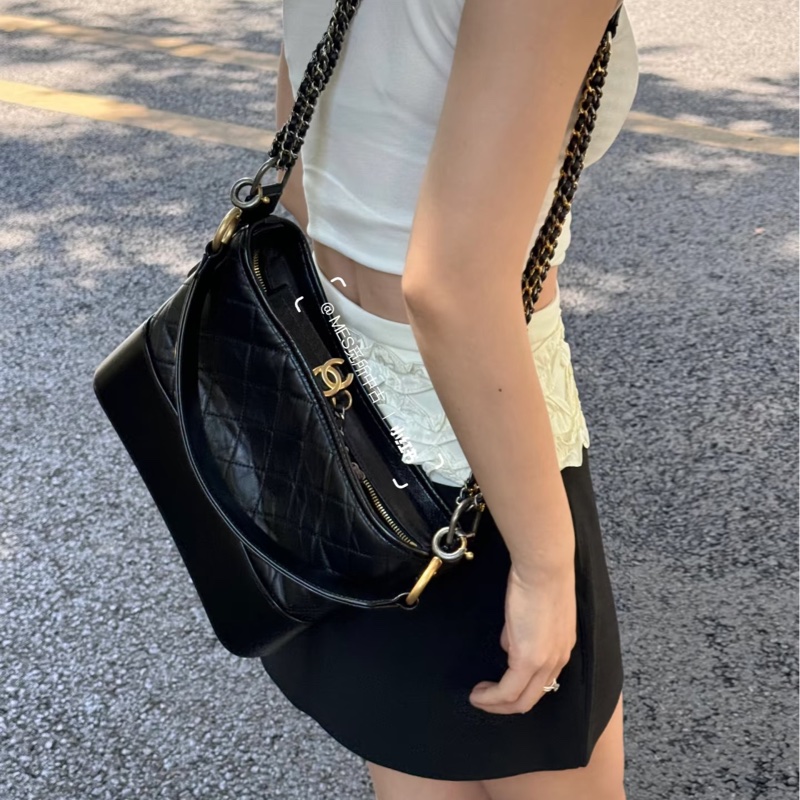 香奈兒流浪包Chanel黑色揉製牛皮新中號設計手把流浪包AS1582-6