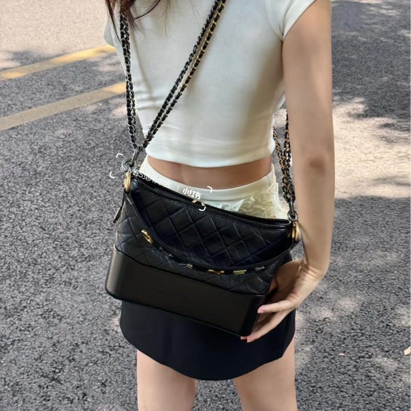 香奈兒流浪包Chanel黑色揉製牛皮新中號設計手把流浪包AS1582-7