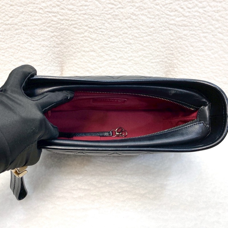 香奈兒流浪包Chanel黑色揉製牛皮新中號設計手把流浪包AS1582-14