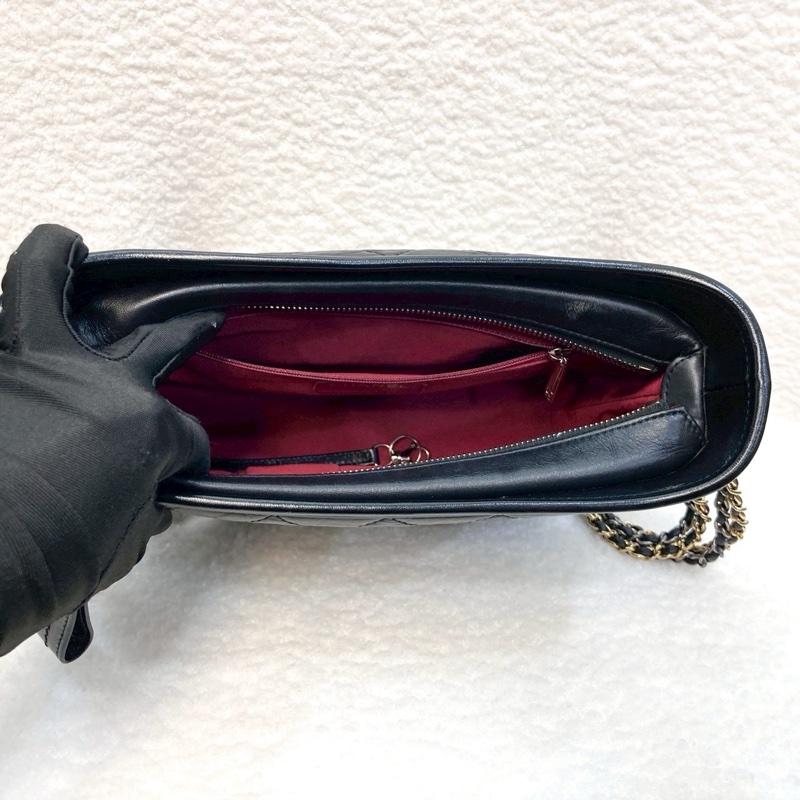 香奈兒流浪包Chanel黑色揉製牛皮新中號設計手把流浪包AS1582-15