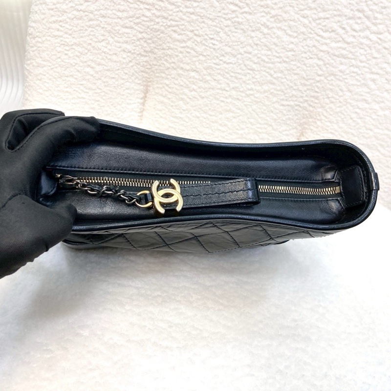 香奈兒流浪包Chanel黑色揉製牛皮新中號設計手把流浪包AS1582-17