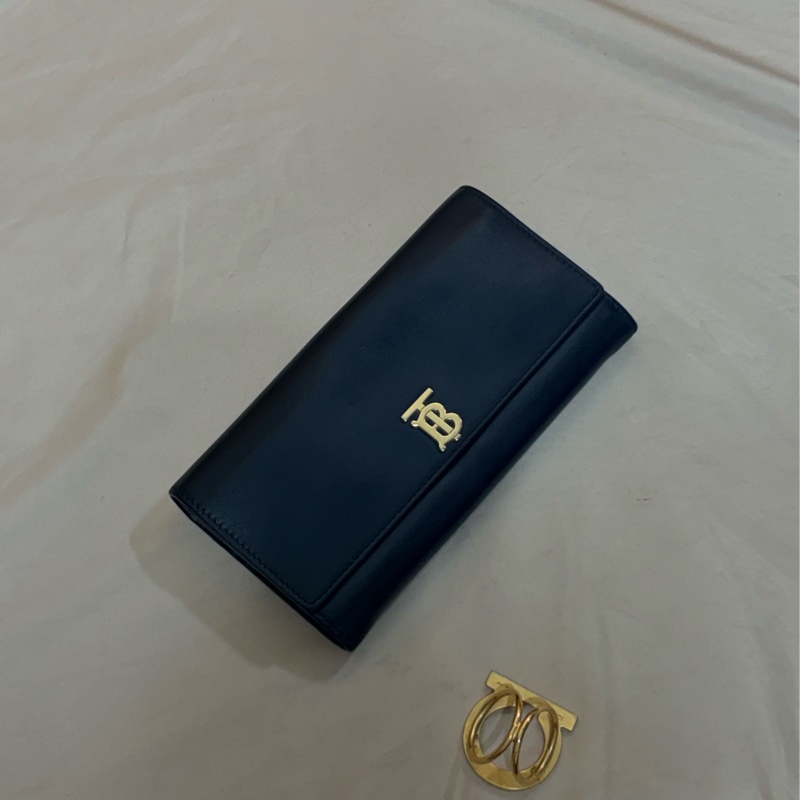 ✨質感熱門 Burberry 巴寶莉 黑金TB大logo 翻蓋12卡長夾-1