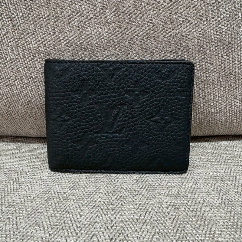 LV  黑色壓紋牛皮短夾-0
