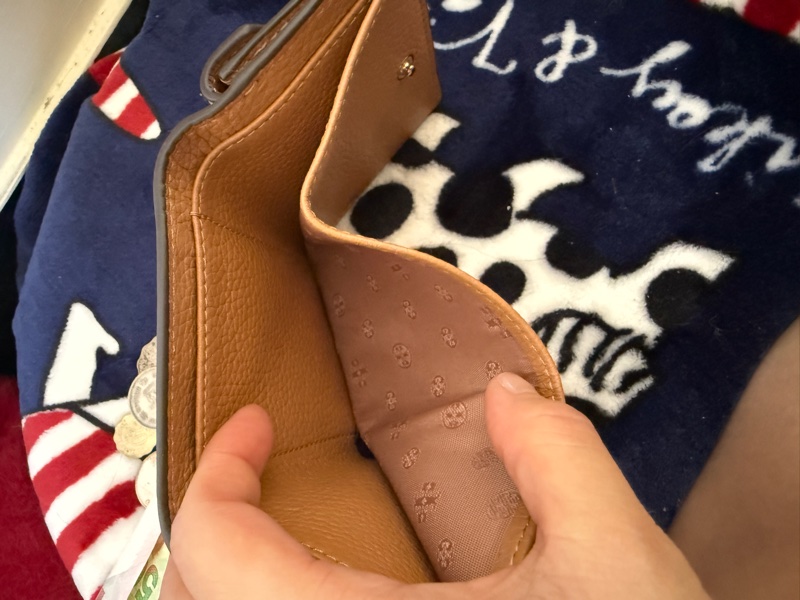Tory Burch 素面皮革零錢包，駝色-1
