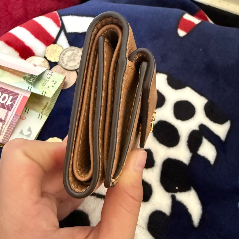 Tory Burch 素面皮革零錢包，駝色-7