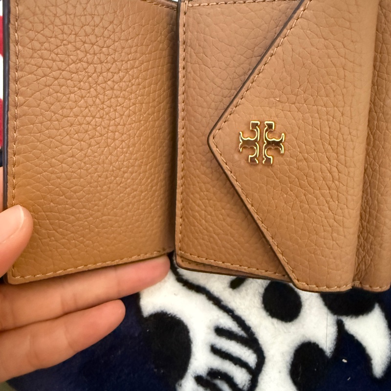 Tory Burch 素面皮革零錢包，駝色-12