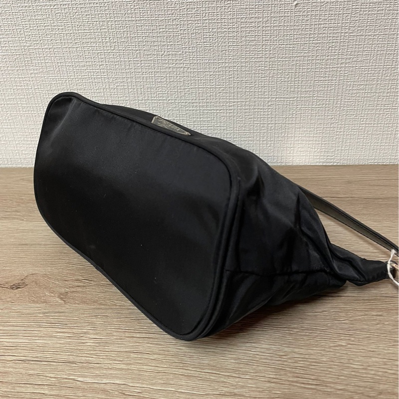 Prada 降落傘布面腋下包-7