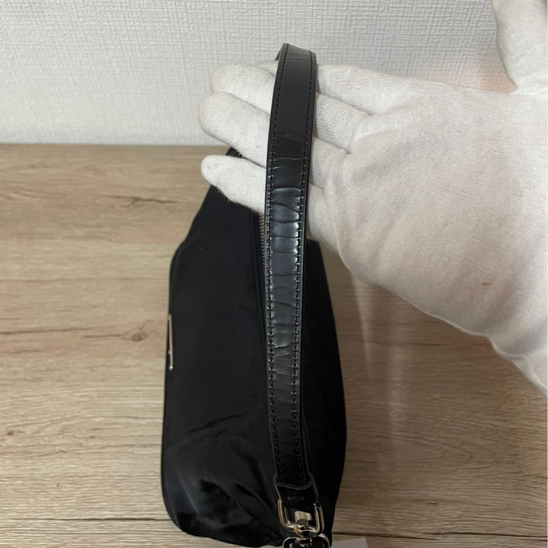 Prada 降落傘布面腋下包-8
