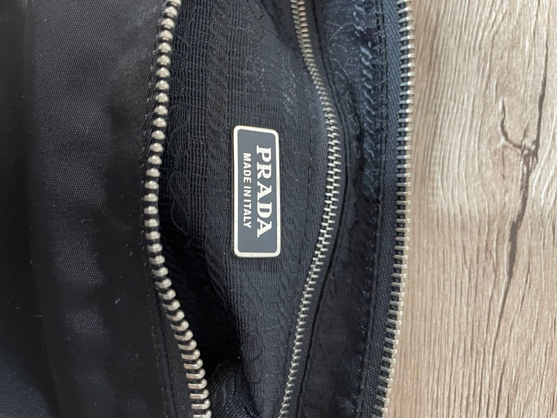 Prada 降落傘布面腋下包-9