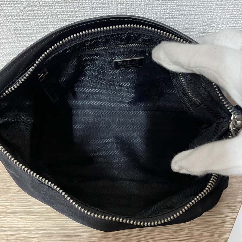 Prada 降落傘布面腋下包-12