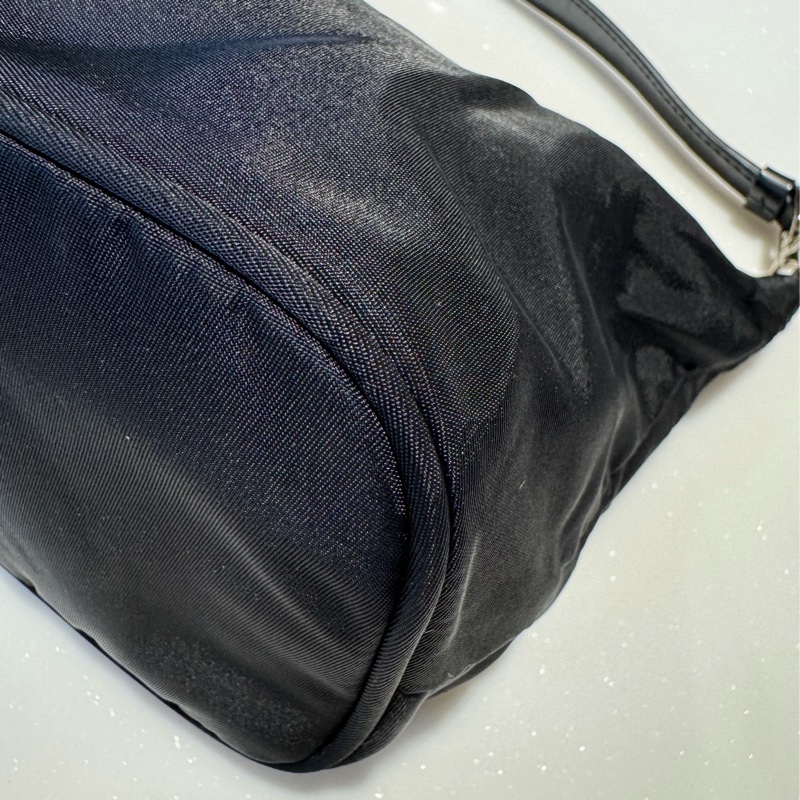 Prada hobo 降落傘布面腋下包-6