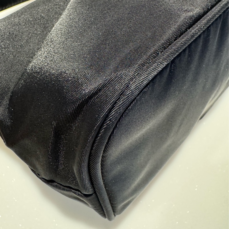 Prada hobo 降落傘布面腋下包-7