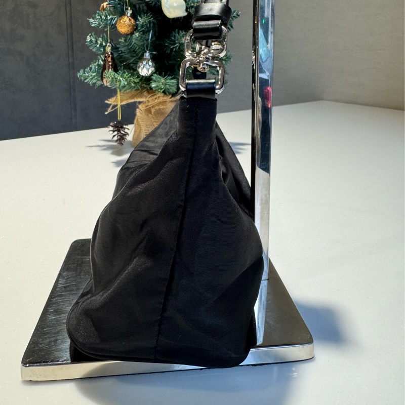 Prada hobo 降落傘布面腋下包-10