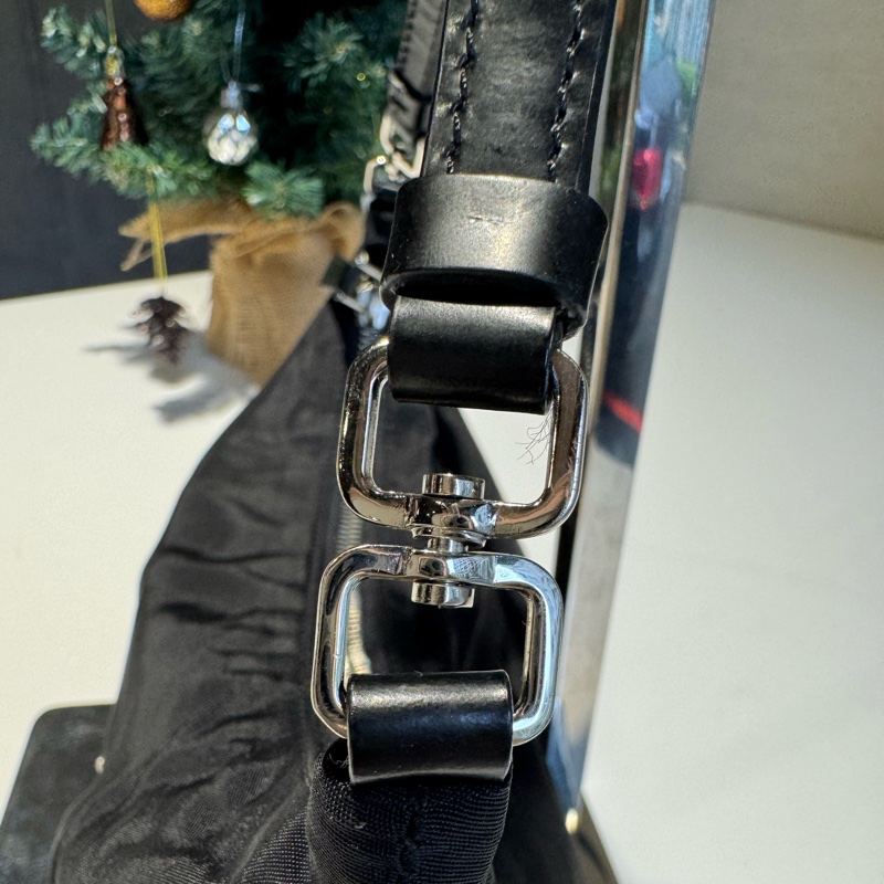 Prada hobo 降落傘布面腋下包-11