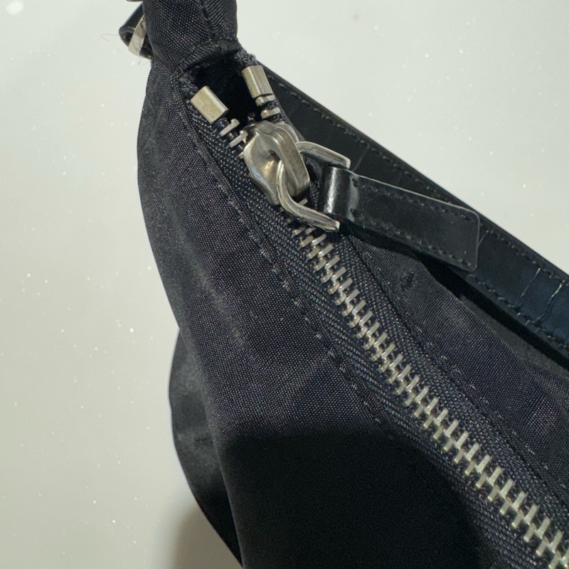 Prada hobo 降落傘布面腋下包-12