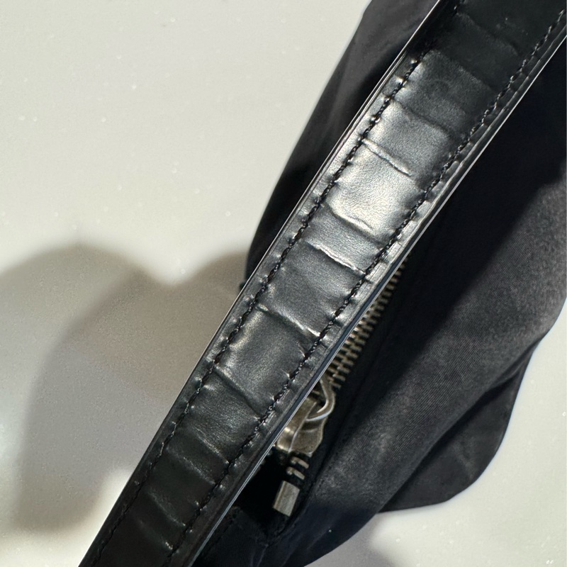 Prada hobo 降落傘布面腋下包-17