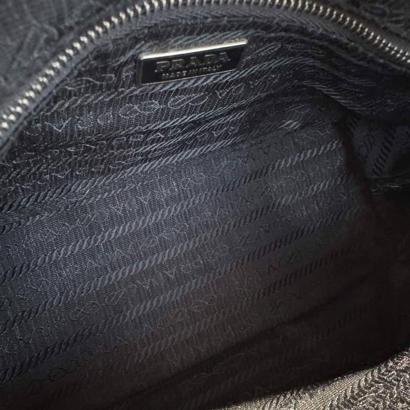 Prada hobo 降落傘布面腋下包-18