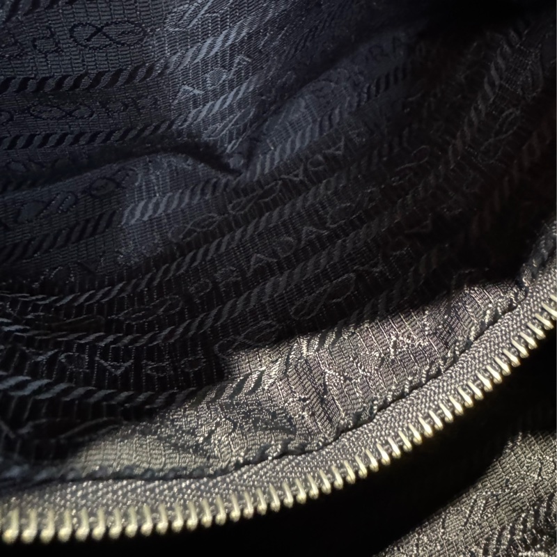 Prada hobo 降落傘布面腋下包-19