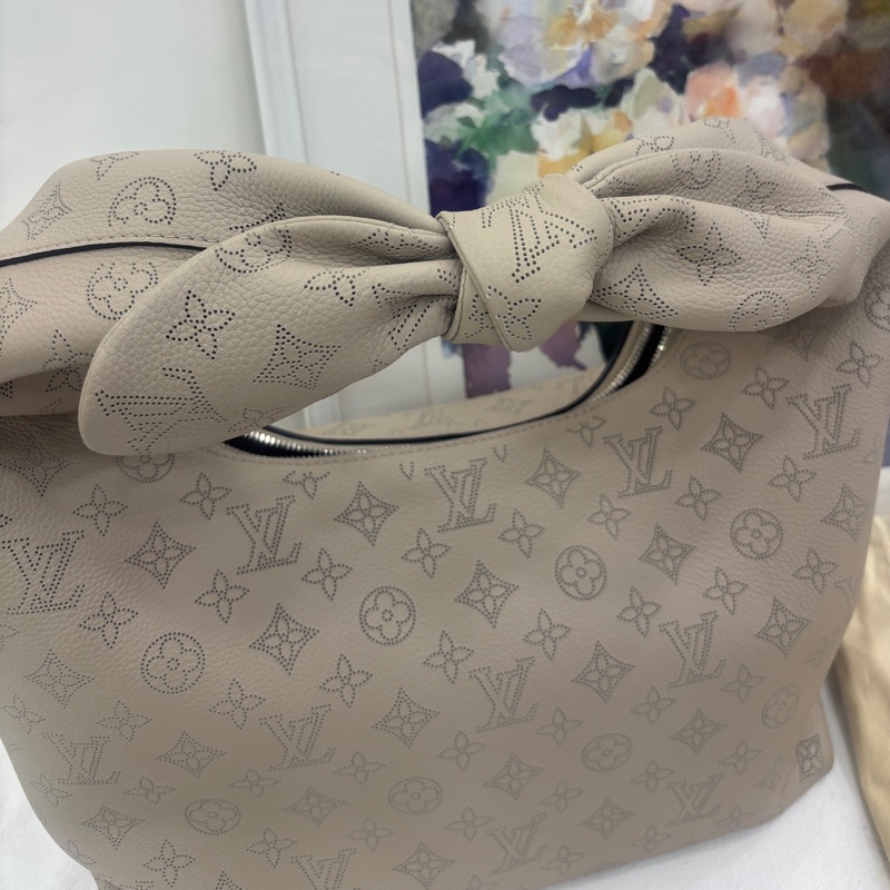 LV 路易威登/Louis Vuitton why knot單肩斜背包 晶片款 內購閒置 尺寸28 x 34 x 12-5