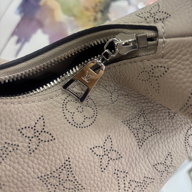 LV 路易威登/Louis Vuitton why knot單肩斜背包 晶片款 內購閒置 尺寸28 x 34 x 12-6