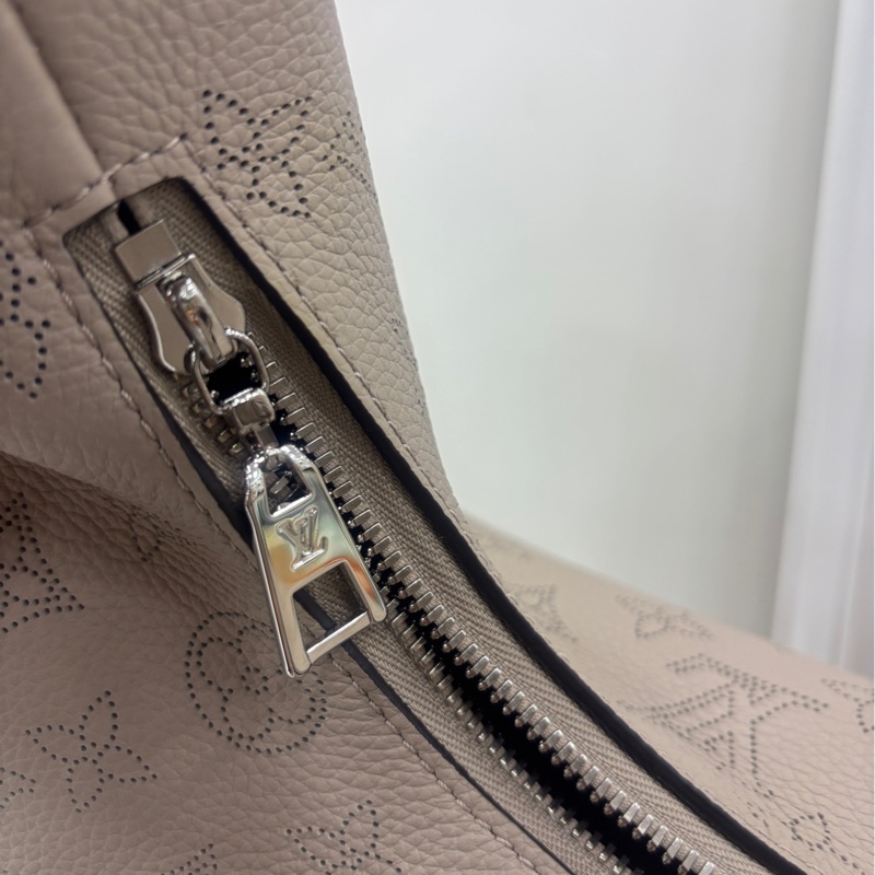 LV 路易威登/Louis Vuitton why knot單肩斜背包 晶片款 內購閒置 尺寸28 x 34 x 12-7