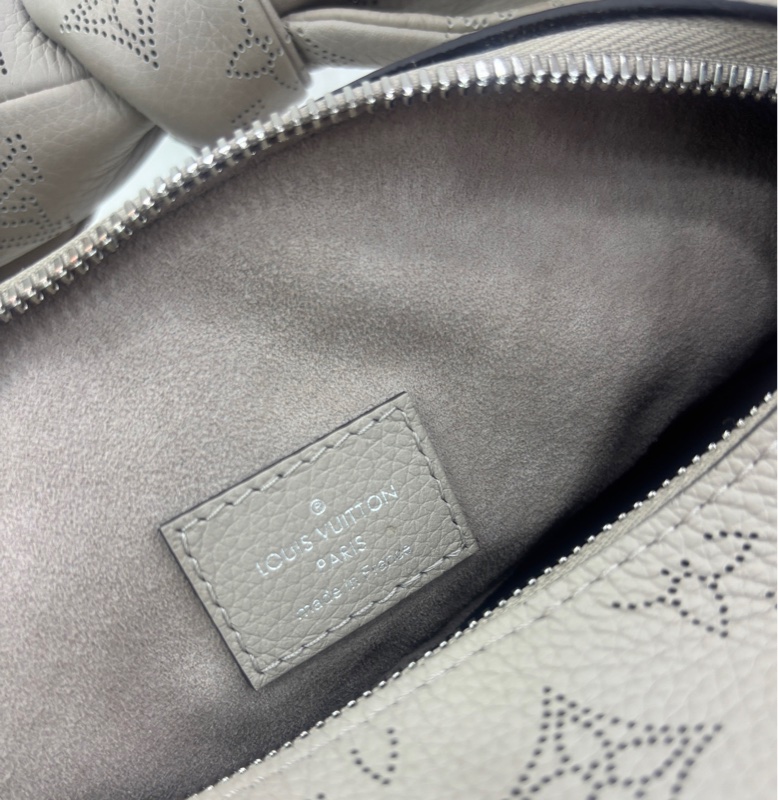 LV 路易威登/Louis Vuitton why knot單肩斜背包 晶片款 內購閒置 尺寸28 x 34 x 12-8