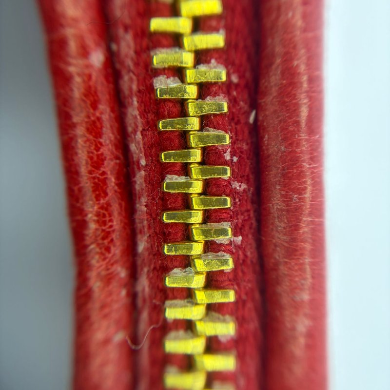 Miu Miu 經典皺褶長款手拿包-2