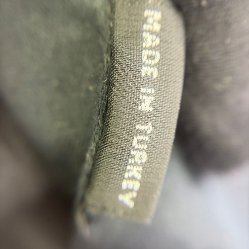 Miu Miu 經典皺褶長款手拿包-4