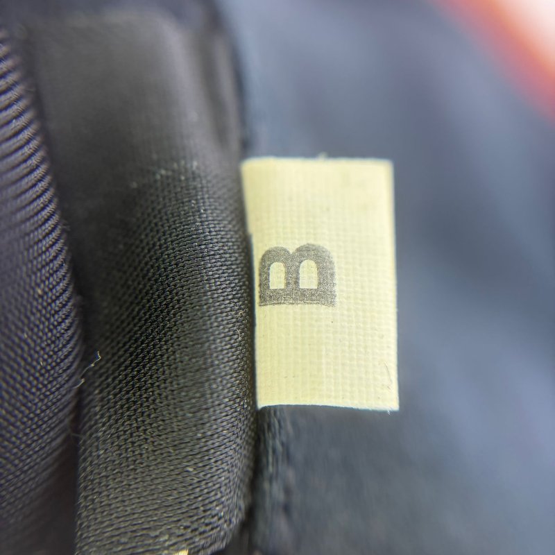 Miu Miu 經典皺褶長款手拿包-7