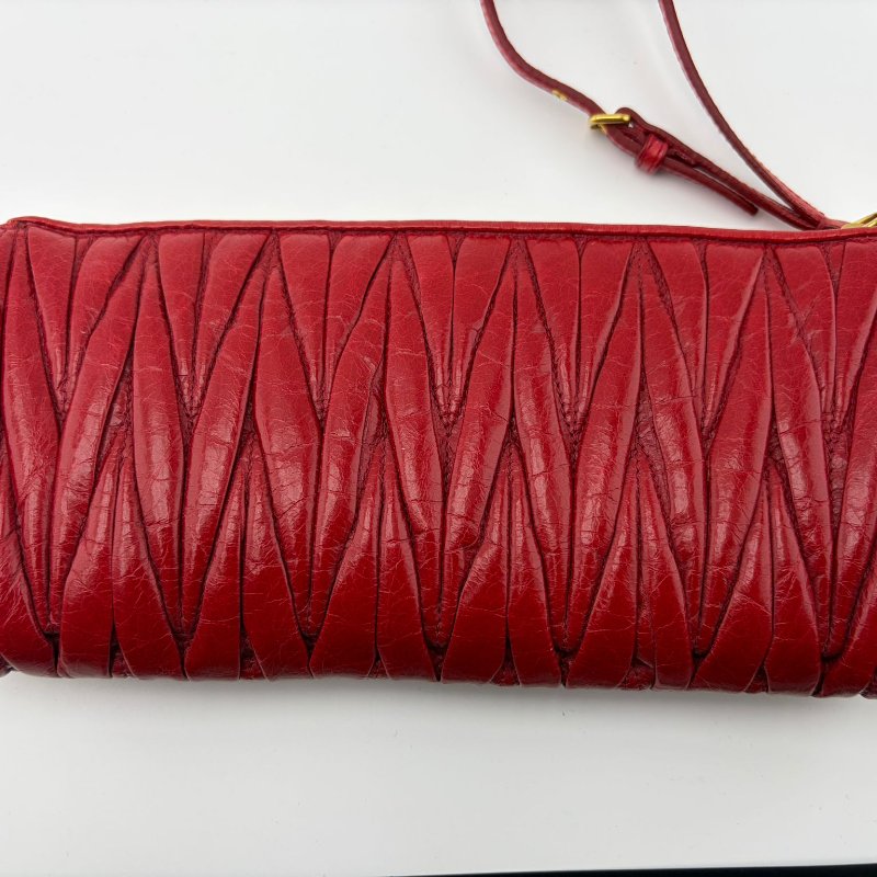 Miu Miu 經典皺褶長款手拿包-9