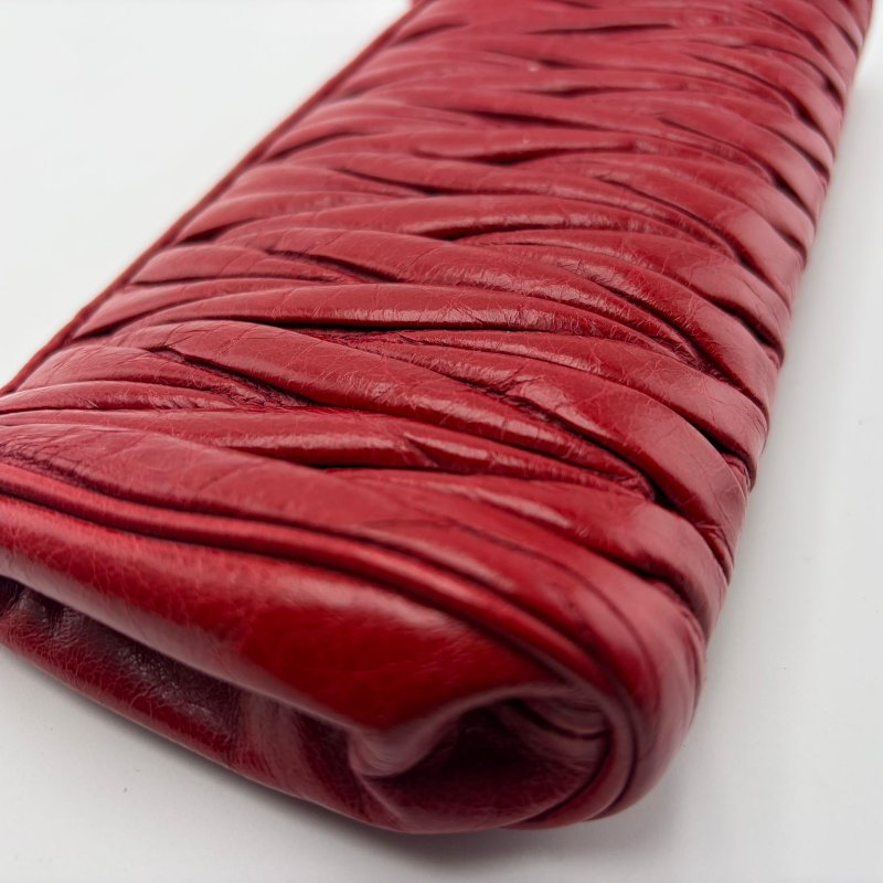 Miu Miu 經典皺褶長款手拿包-12