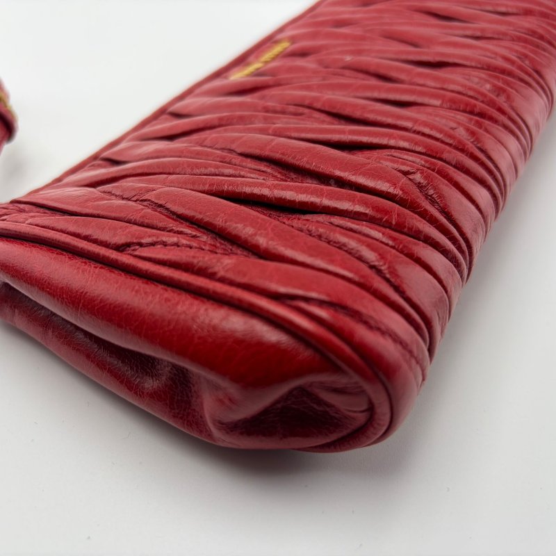 Miu Miu 經典皺褶長款手拿包-13