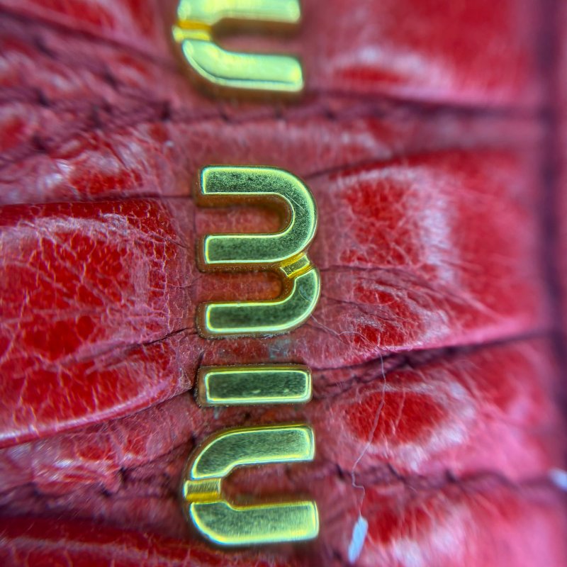 Miu Miu 經典皺褶長款手拿包-18