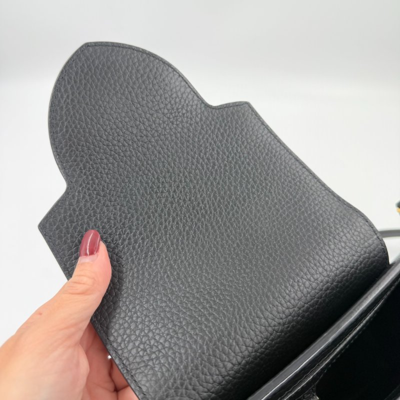 Louis Vuitton - 黑色牛皮花卉造型Capucines 手提肩背包╻MM-13