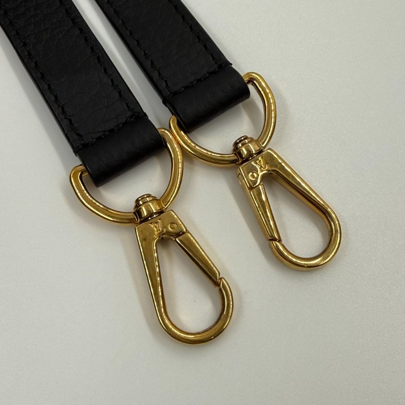 Louis Vuitton - 黑色牛皮花卉造型Capucines 手提肩背包╻MM-29