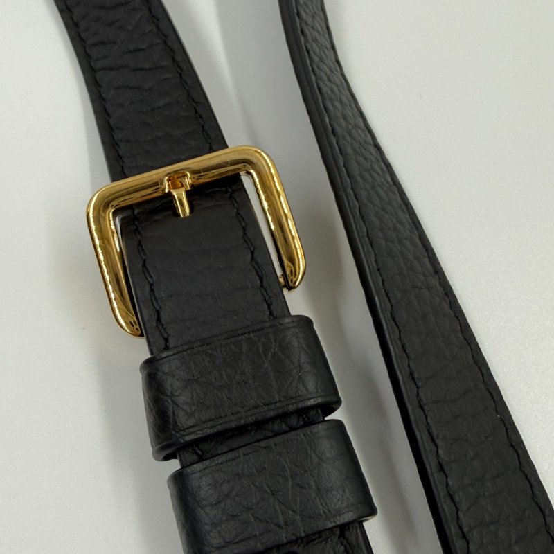 Louis Vuitton - 黑色牛皮花卉造型Capucines 手提肩背包╻MM-30